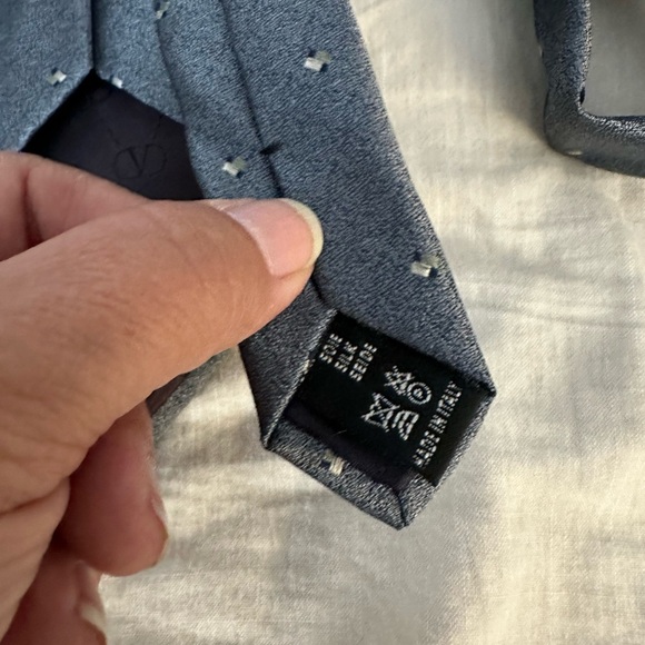 Valentino Garavani Logo Silk Neck Tie - Picture 4 of 4